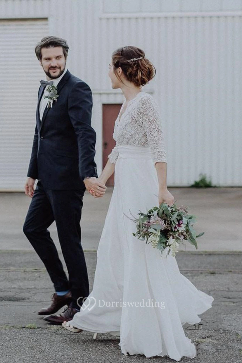 Robe de mariée vaporeuse en mousseline et dentelle, manches 3/4 festonnées et froncées view 3