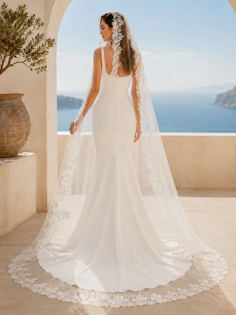 Vestido de novia clásico de satén con cola larga y corte recto para ceremonia view 2