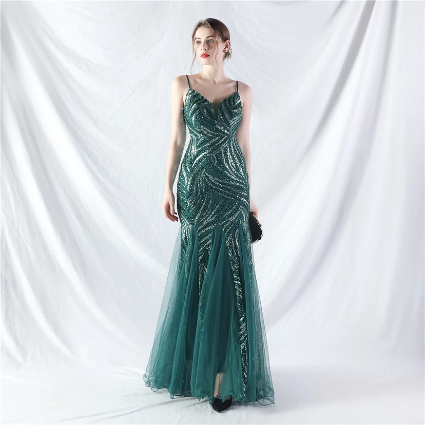 Paillettenbesetztes Abendkleid aus Netzstoff und Trägern view 13