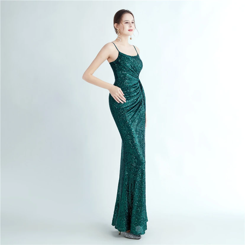 Robe de soirée longue à sequins haute densité, plissée, fendue sur le côté et à bretelles view 14