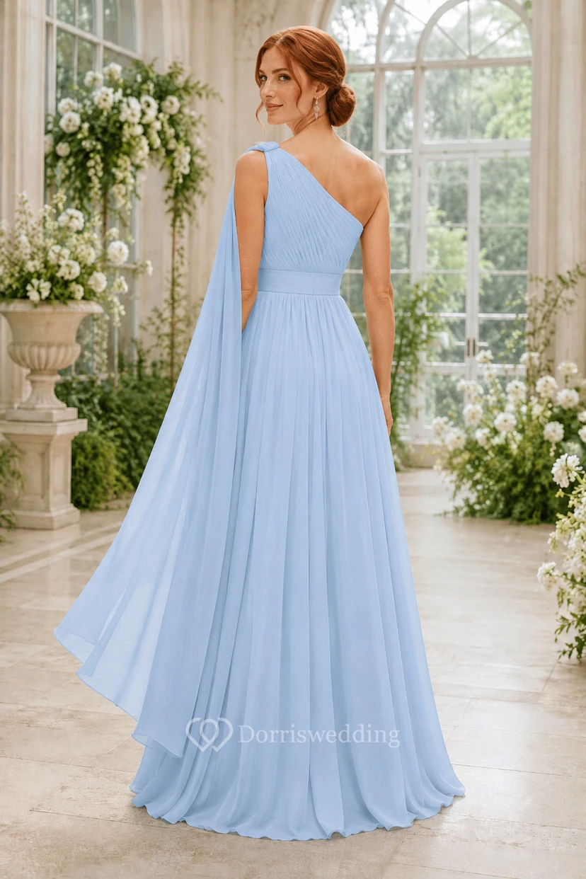 Vestido formal de gasa azul cielo de un solo hombro, corte en A con panel drapeado view 2