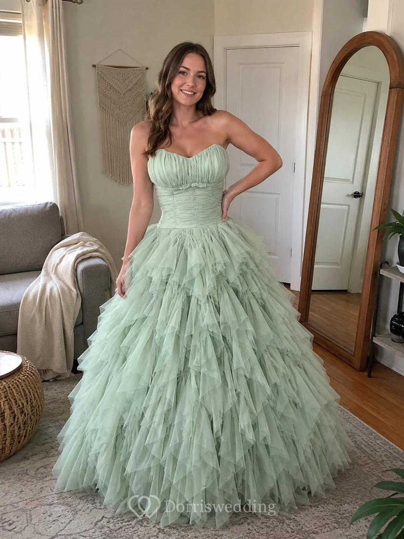 Precioso vestido de fiesta de tul con escote corazón y volantes hasta el suelo. view 9