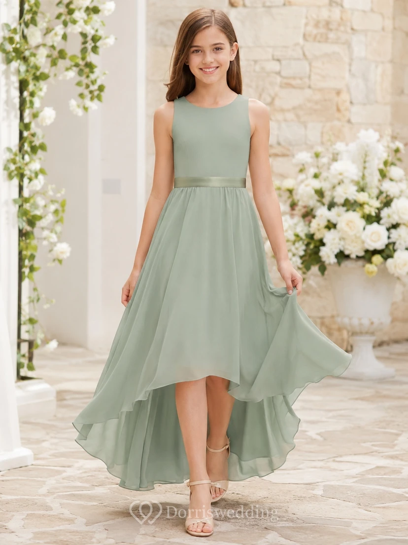 Vestido de dama de honor juvenil color celadón, corte en A, sin mangas, con volantes, estilo romántico.