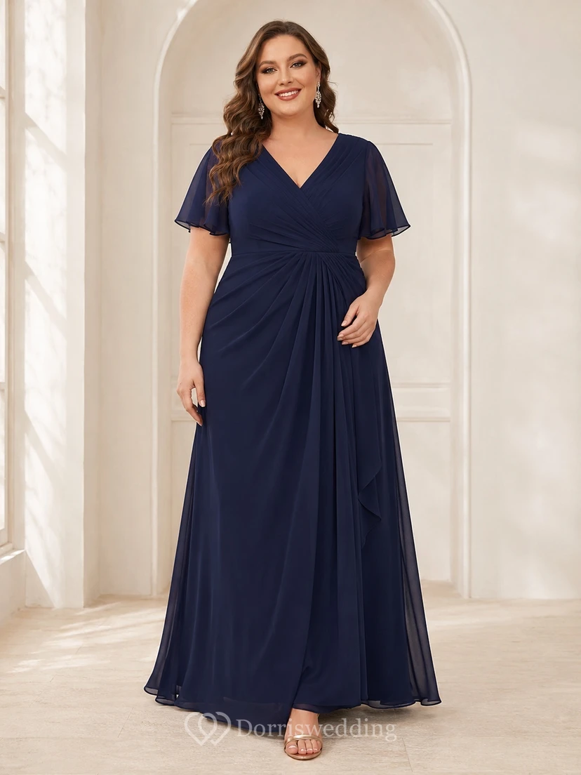 Dunkelblaues, schlichtes, gerafftes Jersey-Abendkleid mit kurzen Ärmeln und A-Linien-Schnitt