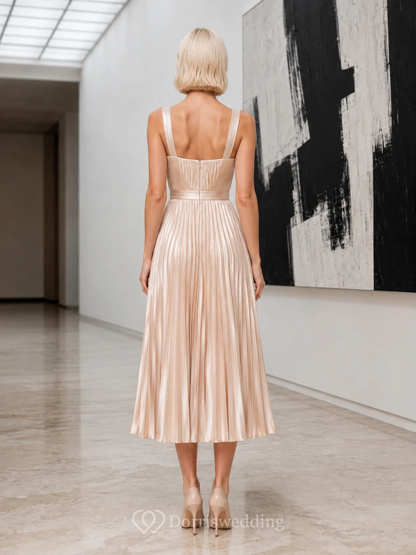 Vestido de museo de satén plisado con escote cuadrado y largo hasta la rodilla view 2