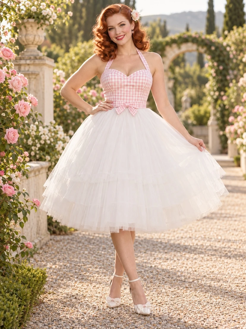 Vestido de novia vintage rosa a cuadros con escote halter, escote corazón, largo midi, lazo en la cintura y falda de tul escalonada de corte A