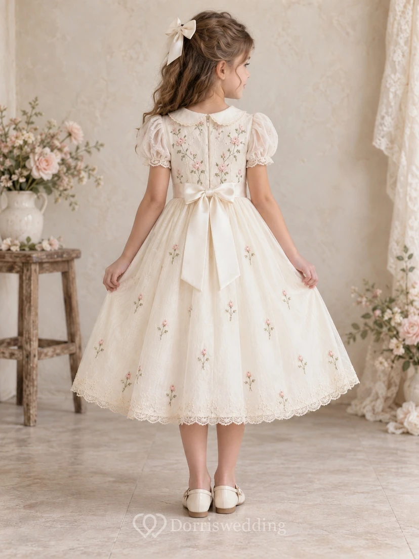 Vestido de niña de flores vintage de corte A, color marfil, con estampado floral, mangas abullonadas y cuello Peter Pan, hasta la rodilla. view 2