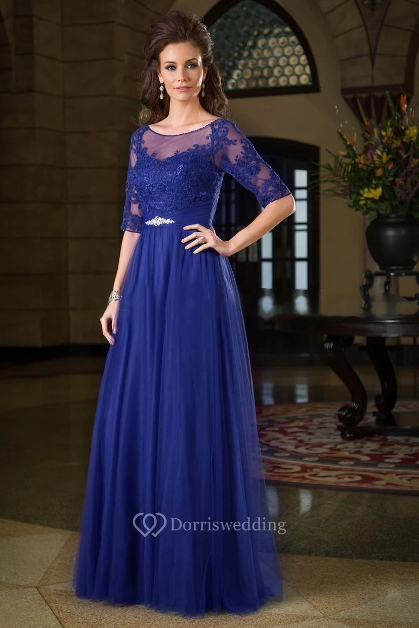 Halbärmeliges A-Linien-Kleid mit Applikationen und Falten