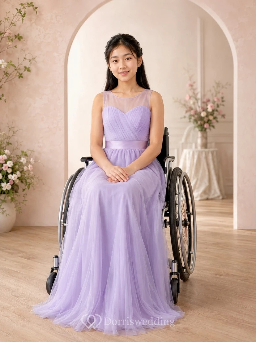 Lavendelfarbenes Brautjungfernkleid für junge Damen, A-Linie, herzförmiger Ausschnitt und hoher Kragen, ärmellos, Illusionsärmel, Tüll, dezent