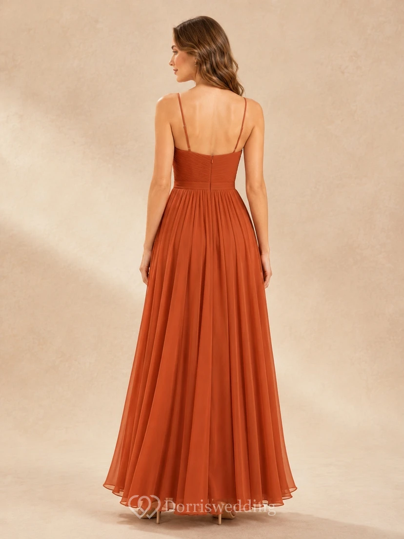 Robe de demoiselle d'honneur romantique en mousseline orange brûlé, coupe trapèze, style jardin. view 2