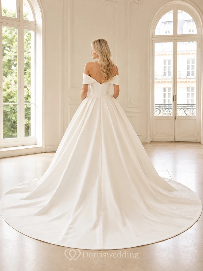 Robe de bal en satin à épaules dénudées et traîne chapelle plissée view 2