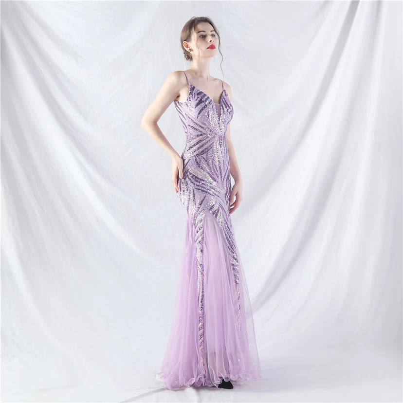 Paillettenbesetztes Abendkleid aus Netzstoff und Trägern view 75