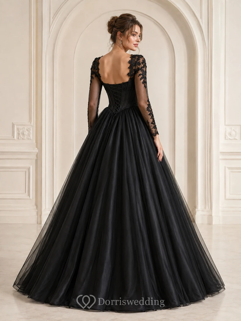 Lujoso vestido de noche largo hasta el suelo, negro, con escote corazón, encaje, satén y mangas largas. view 2