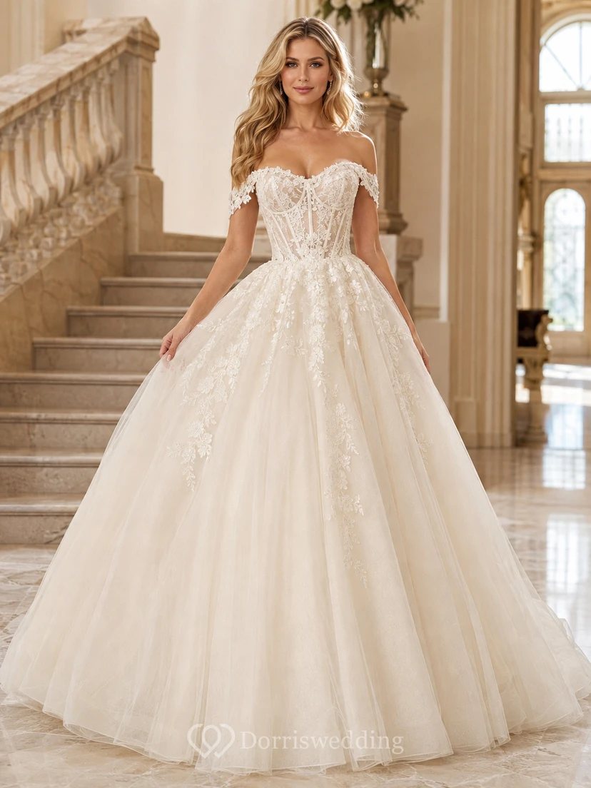 Robe de mariée de princesse luxueuse, épaules dénudées, décolleté en cœur, dentelle et tulle appliqués