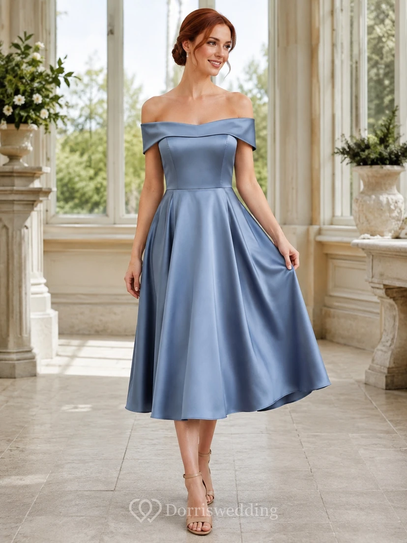 Robe élégante bleu acier en satin, épaules dénudées, coupe trapèze, manches courtes, plissée, longueur thé