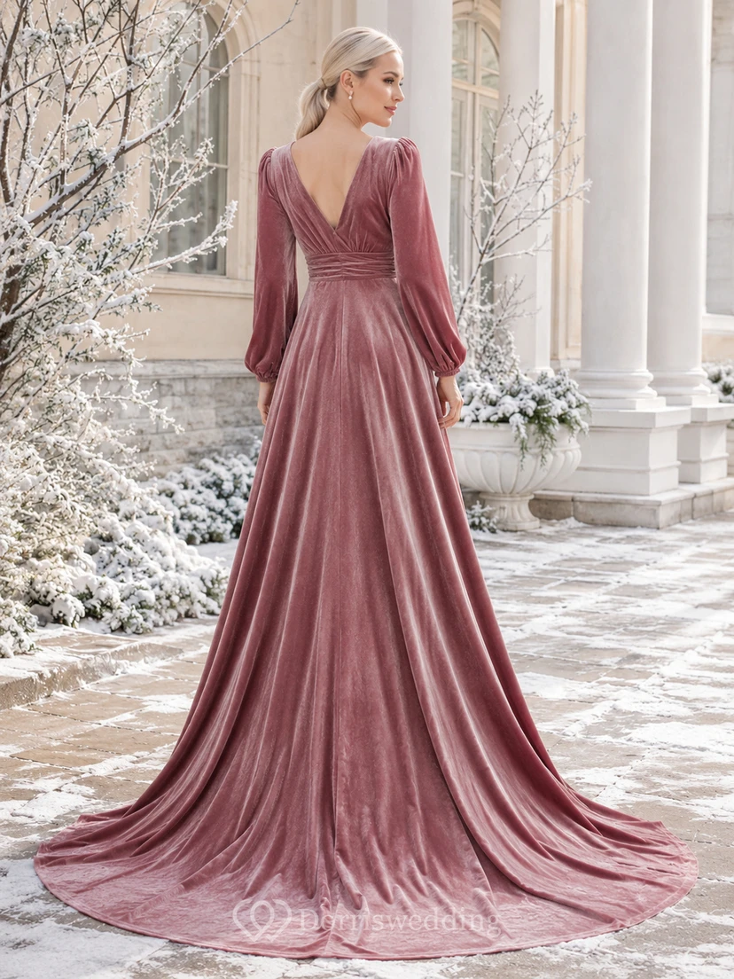 Vestido de novia vintage color malva con escote en V, manga larga y fruncido, de terciopelo y corte en A view 2