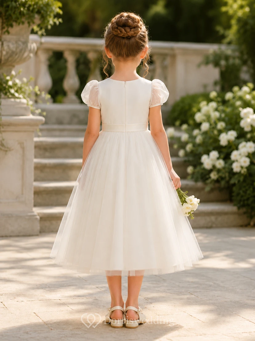 Vestido de niña de flores moderno y elegante color marfil con lazo en la espalda, corte en A, mangas cortas, cuello redondo y falda hasta la rodilla. view 2
