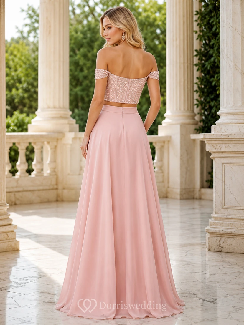 Vestido de fiesta formal de gasa con lentejuelas, dos piezas, escote Bardot y mangas cortas, en tono rosa empolvado. view 2