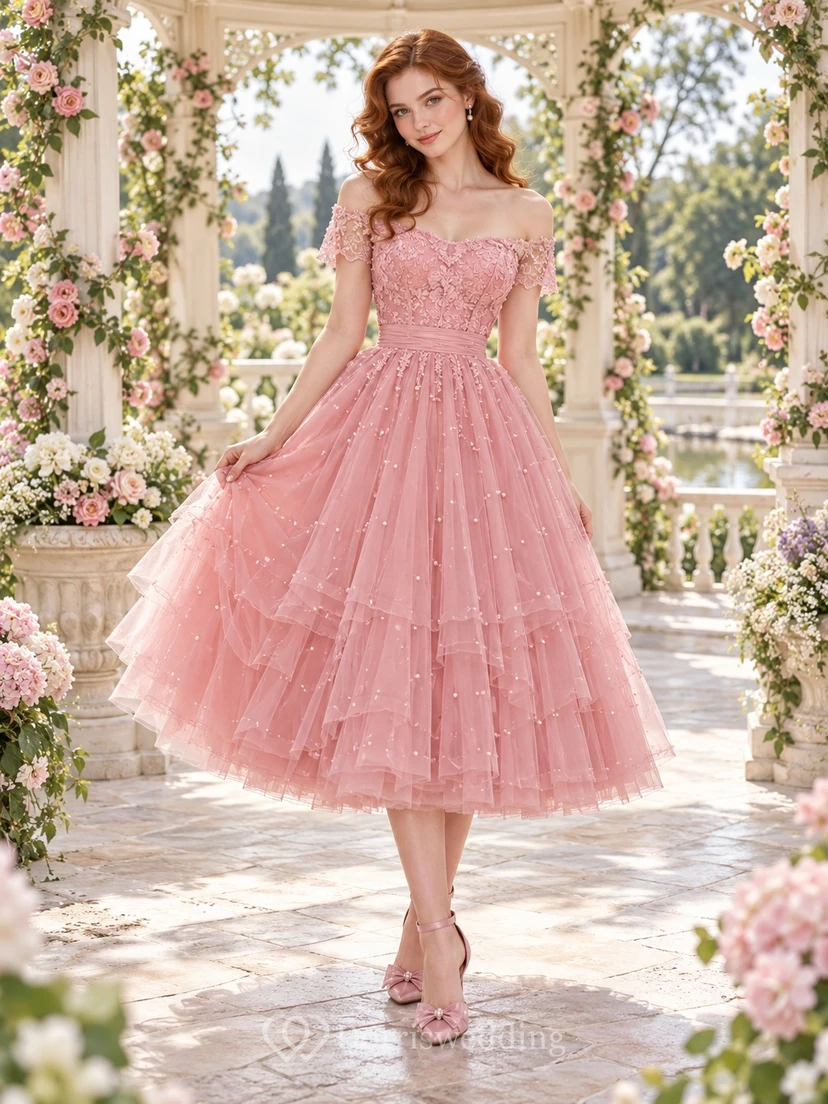 Robe de bal rose années 1950, longueur thé, épaules dénudées, dentelle et tulle à volants