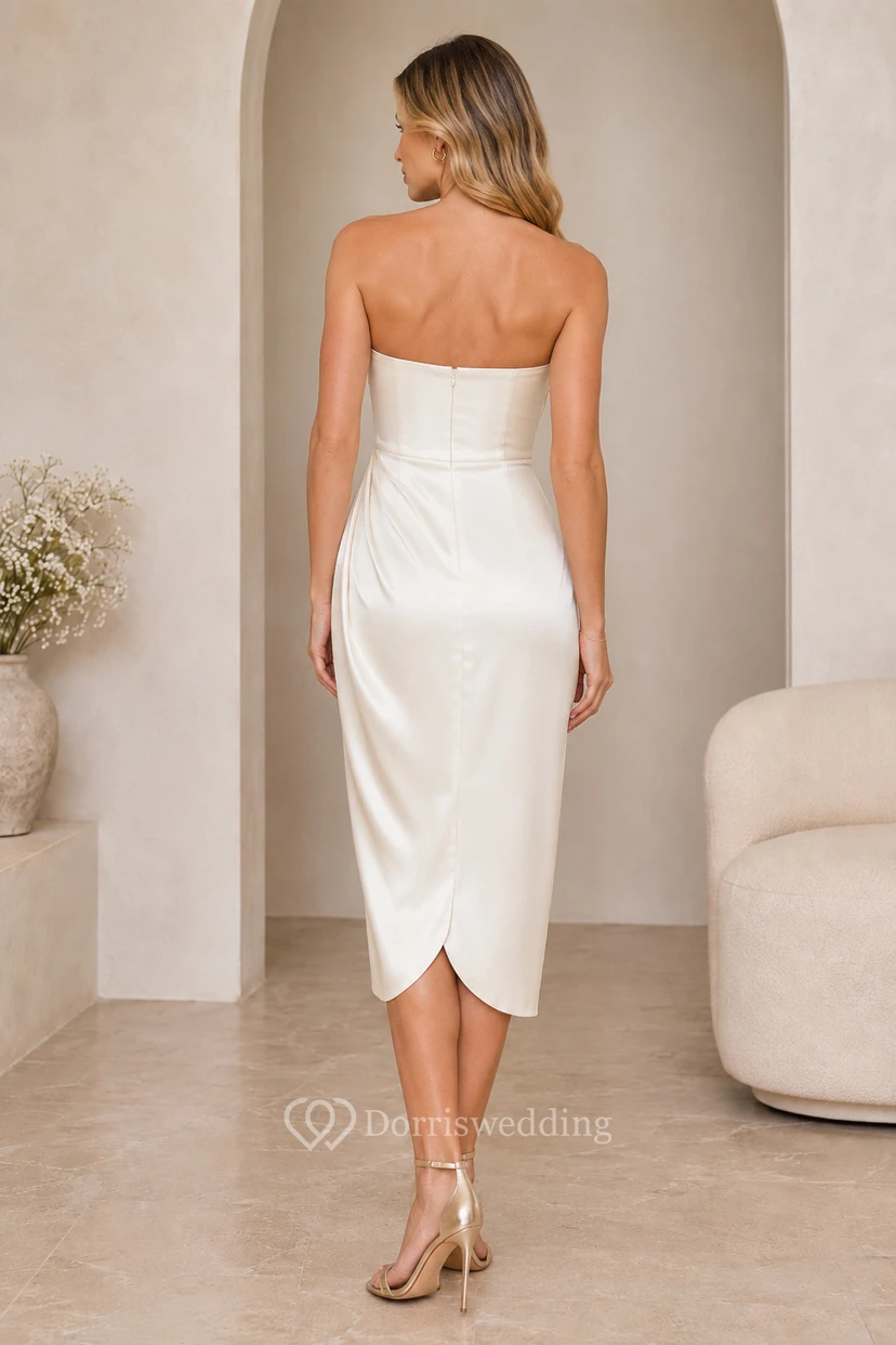Robe de cocktail bustier en satin, longueur genou, avec jupe portefeuille view 2