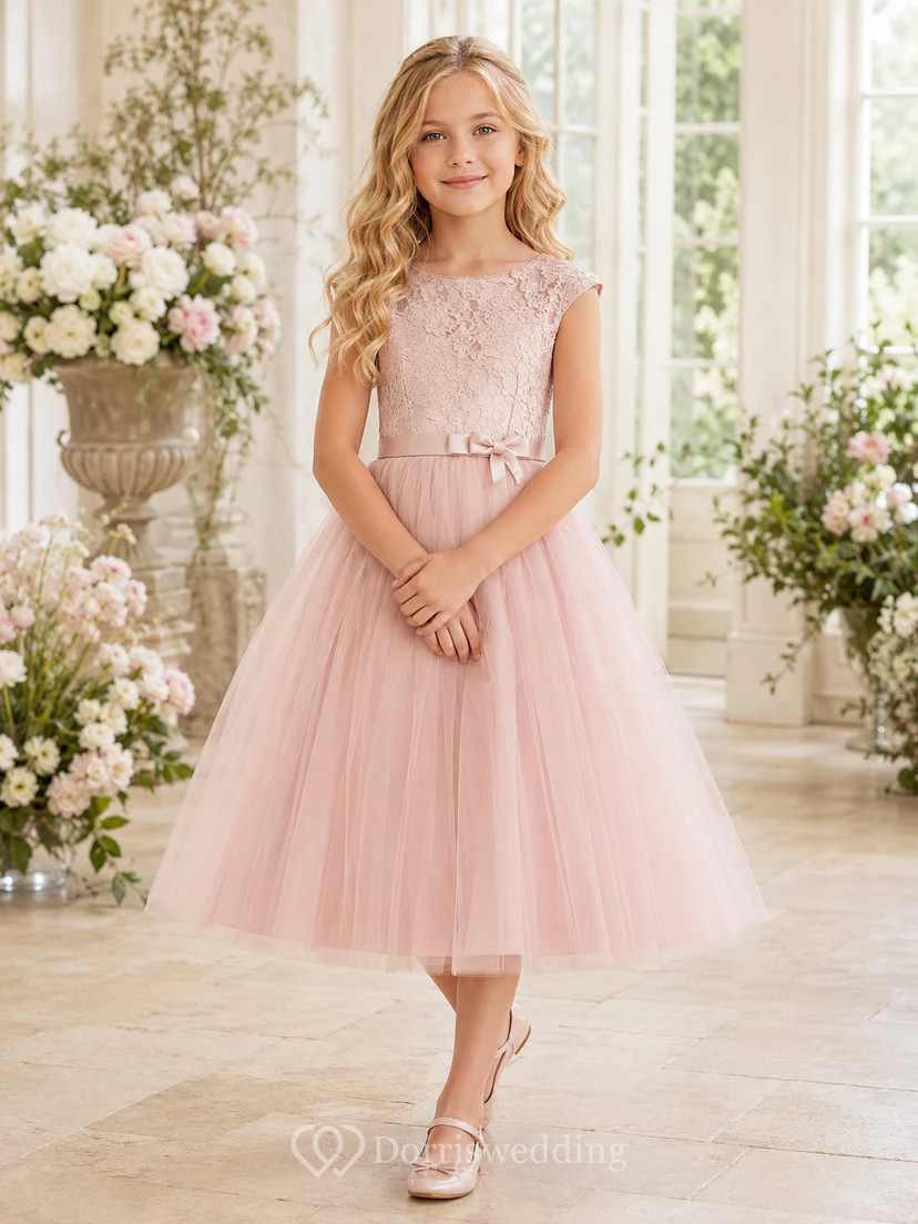 Rosafarbenes, ärmelloses Tüllkleid in A-Linie mit Schleife für Blumenmädchen, Gartenstil, Teelänge.