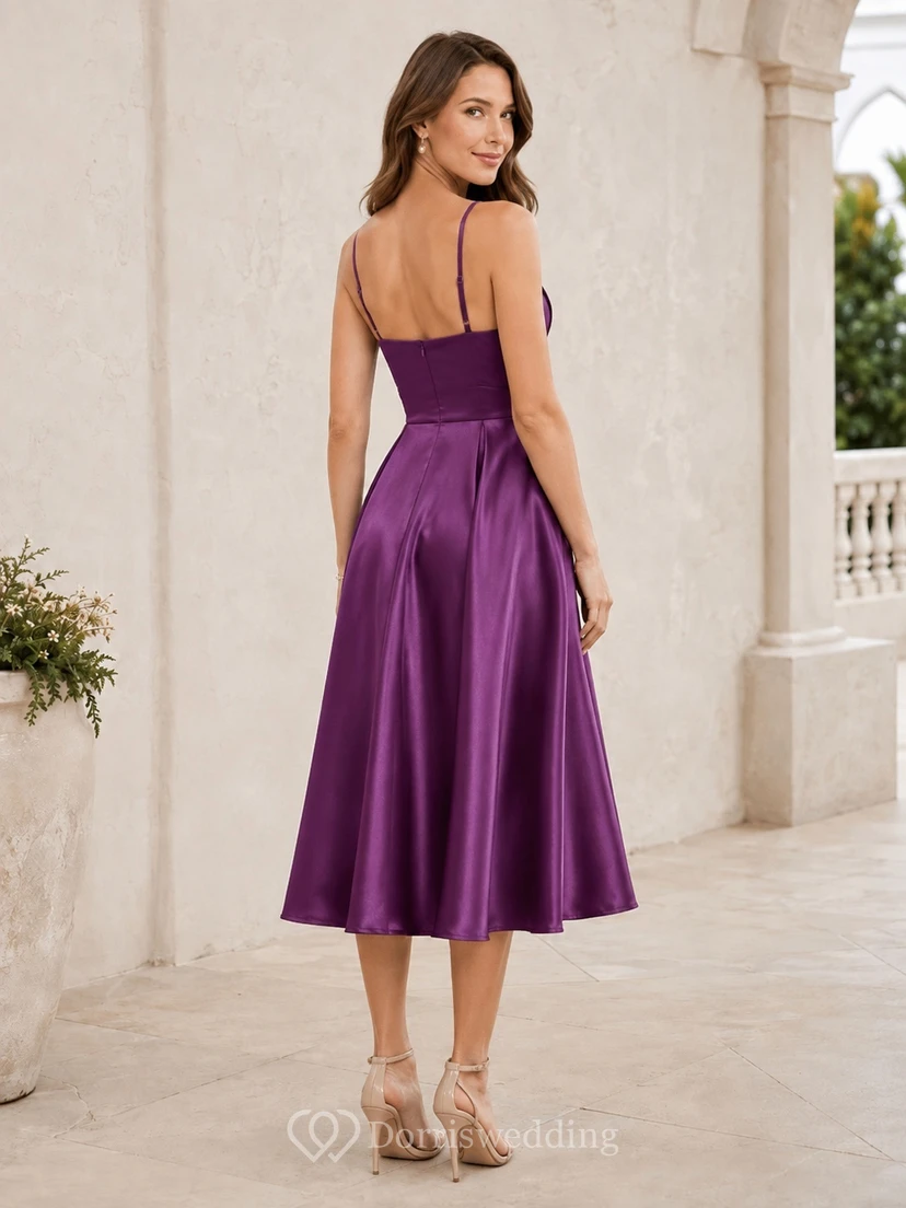 Vestido de cóctel vintage color ciruela con tirantes finos, escote cuadrado, corte en A y largo hasta la rodilla view 2