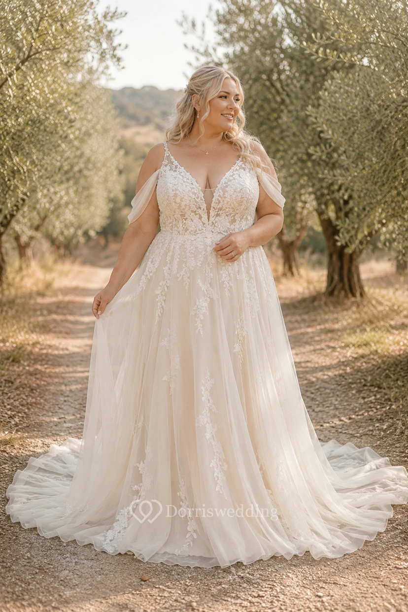 Robe de mariée grande taille à fines bretelles en dentelle, coupe trapèze et dos en V