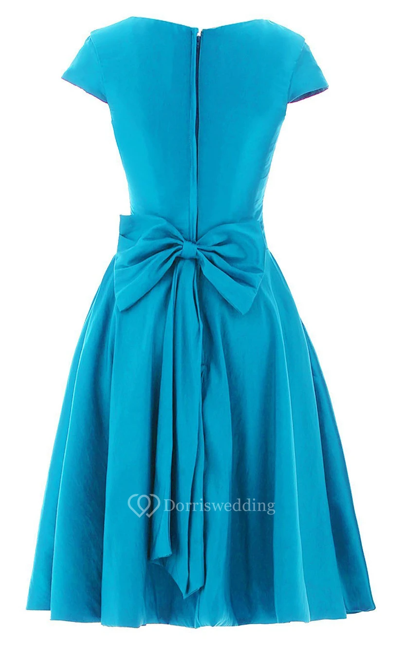 Kurzärmeliges, knielanges, plissiertes Chiffonkleid mit Schleife view 2