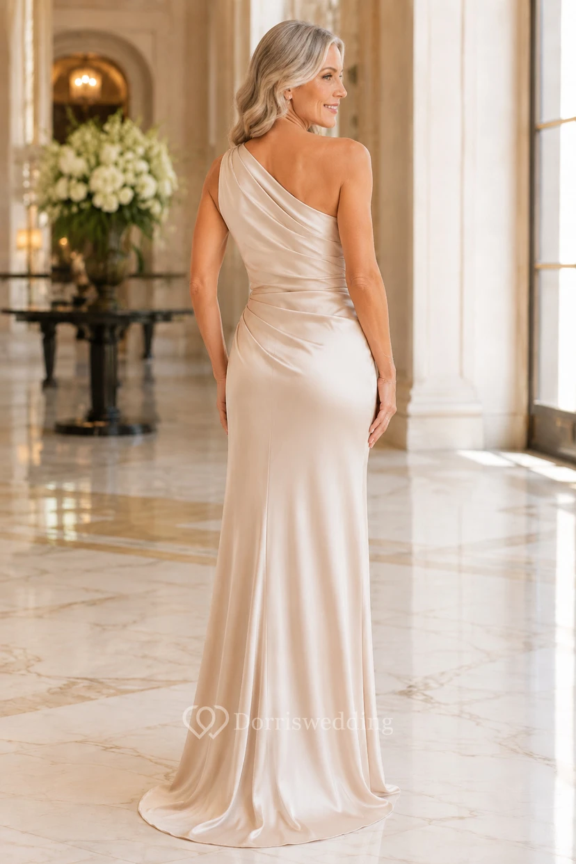 MOB-Kleid Champagnerfarbenes Etuikleid aus Satin-Charmeuse, One-Shoulder-Schnitt, bodenlang mit Schlitz view 2