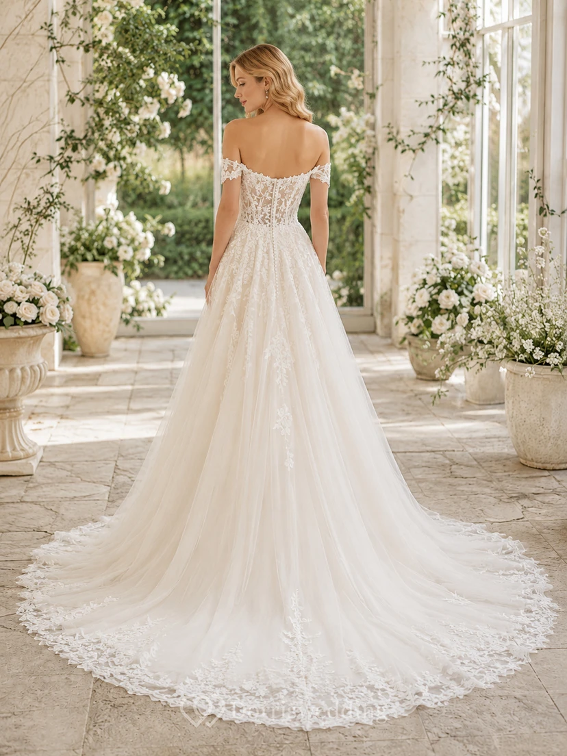 Vestido de novia de satén, estilo princesa, con escote cuadrado, sin mangas y cola. view 2