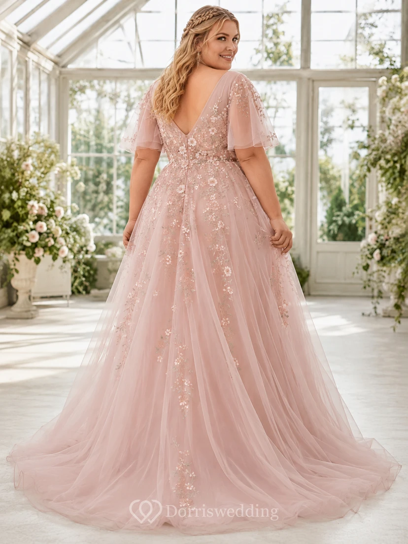 Robe de mariée non traditionnelle grande taille rose poudré à col en V, manches cape fleuries et tulle, coupe trapèze. view 2