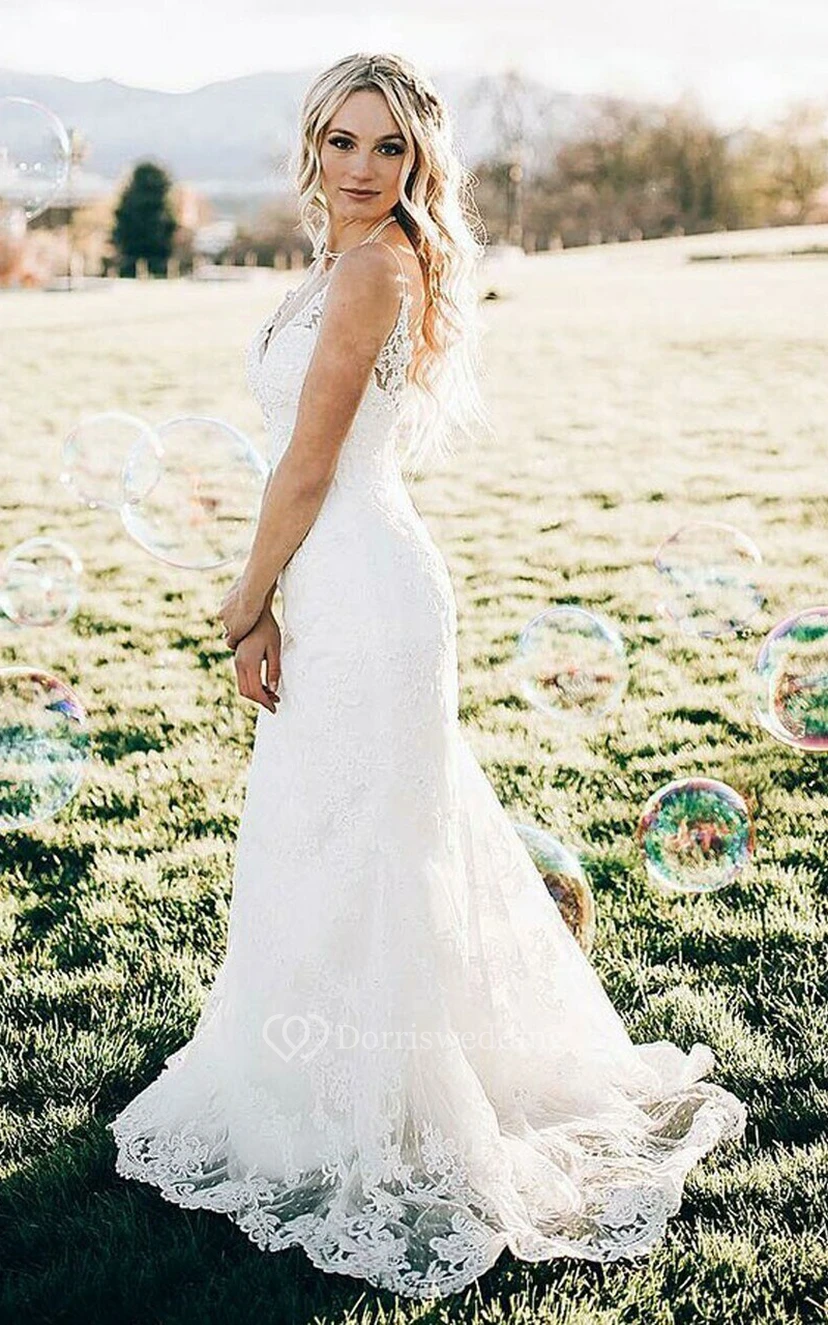 Robe de mariée bohème en dentelle, col V, coupe sirène fourreau, traîne, sans manches view 2