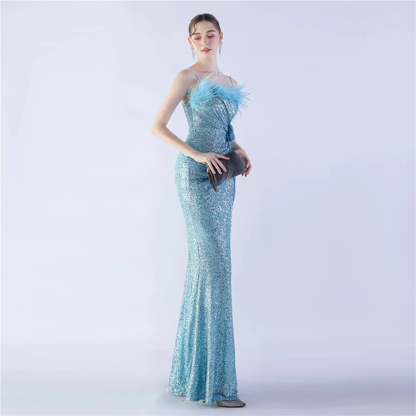 Vestido de noche de alta gama para bodas, con flores y detalles de plumas de avestruz. view 22