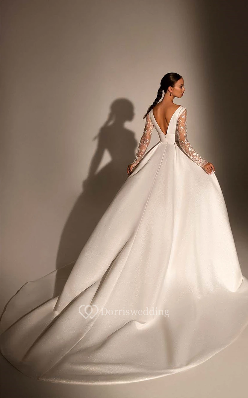 Precioso vestido de novia de satén estilo princesa con fruncido y cinta. view 2