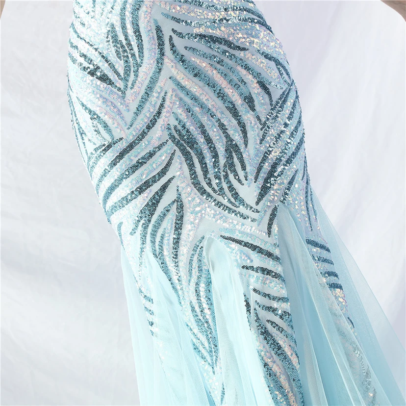 Schwer gearbeitetes, perlenbesetztes Abendkleid aus Netzgewebe mit superdichter Paillettenbesatz view 72