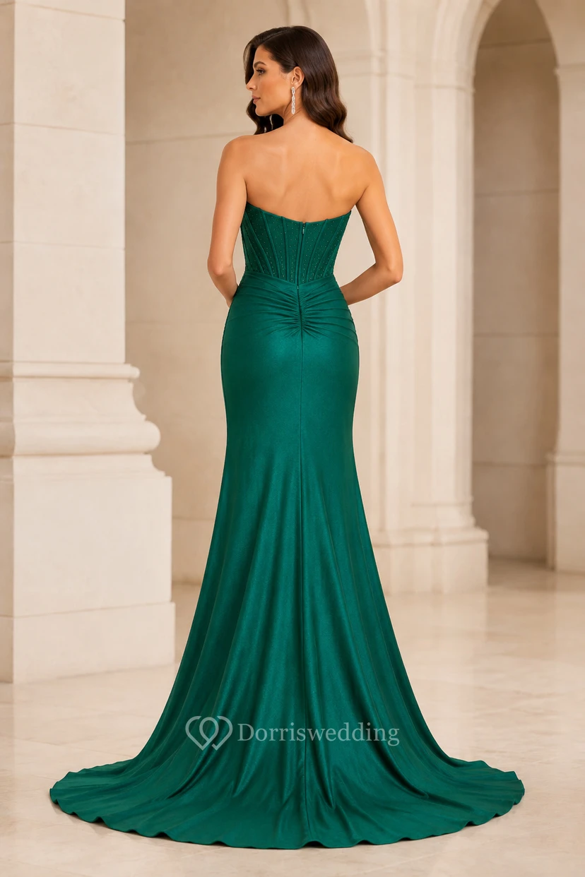 Robe de soirée sirène en satin Jade sans bretelles, décolleté cœur, avec bustier froncé et fente haute. view 2