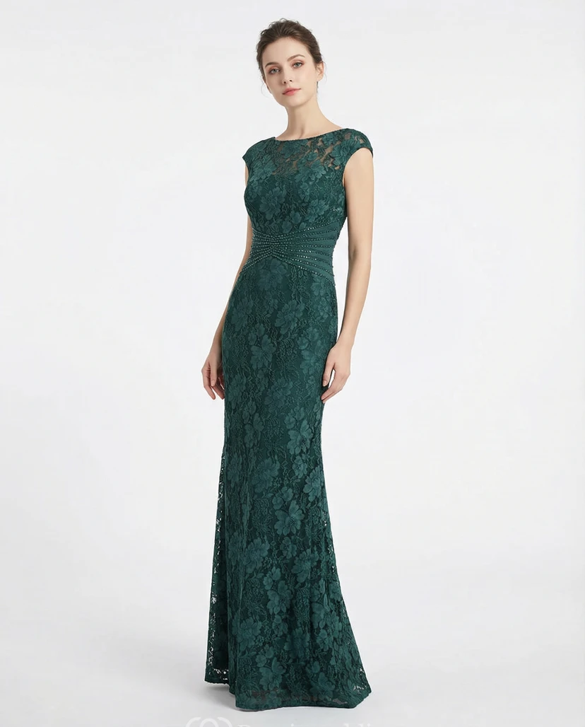 Langes Spitzenkleid mit kurzen Ärmeln und Perlenstickerei