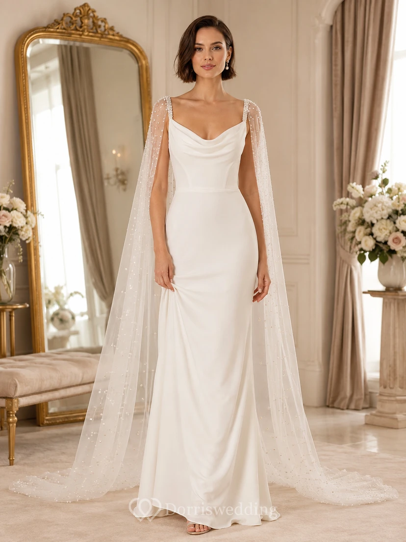 Robe de mariée élégante en satin et dentelle, col bénitier, manches cape, fourreau et traîne amovible