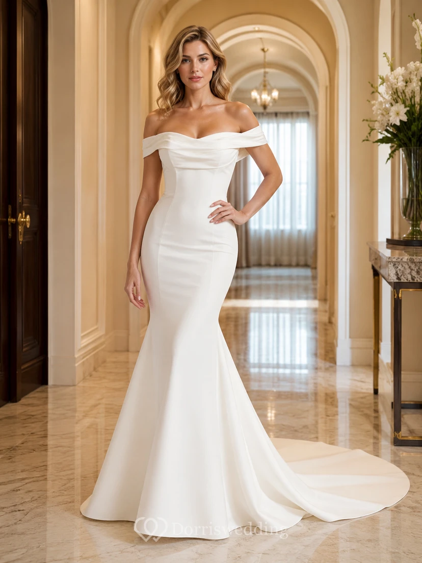 Robe de mariée sirène en satin à épaules dénudées, manches courtes et drapées croisées, style chapelle