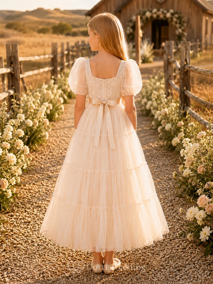 Vestido de niña de flores color marfil, largo hasta los tobillos, con volantes de tul, corte en A, escote cuadrado, corpiño de encaje, mangas abullonadas y lazo de satén. view 2