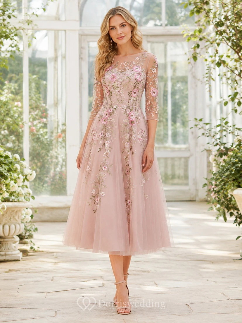 Robe rose romantique à manches illusion bateau, en tulle brodé de fleurs, coupe trapèze, longueur thé