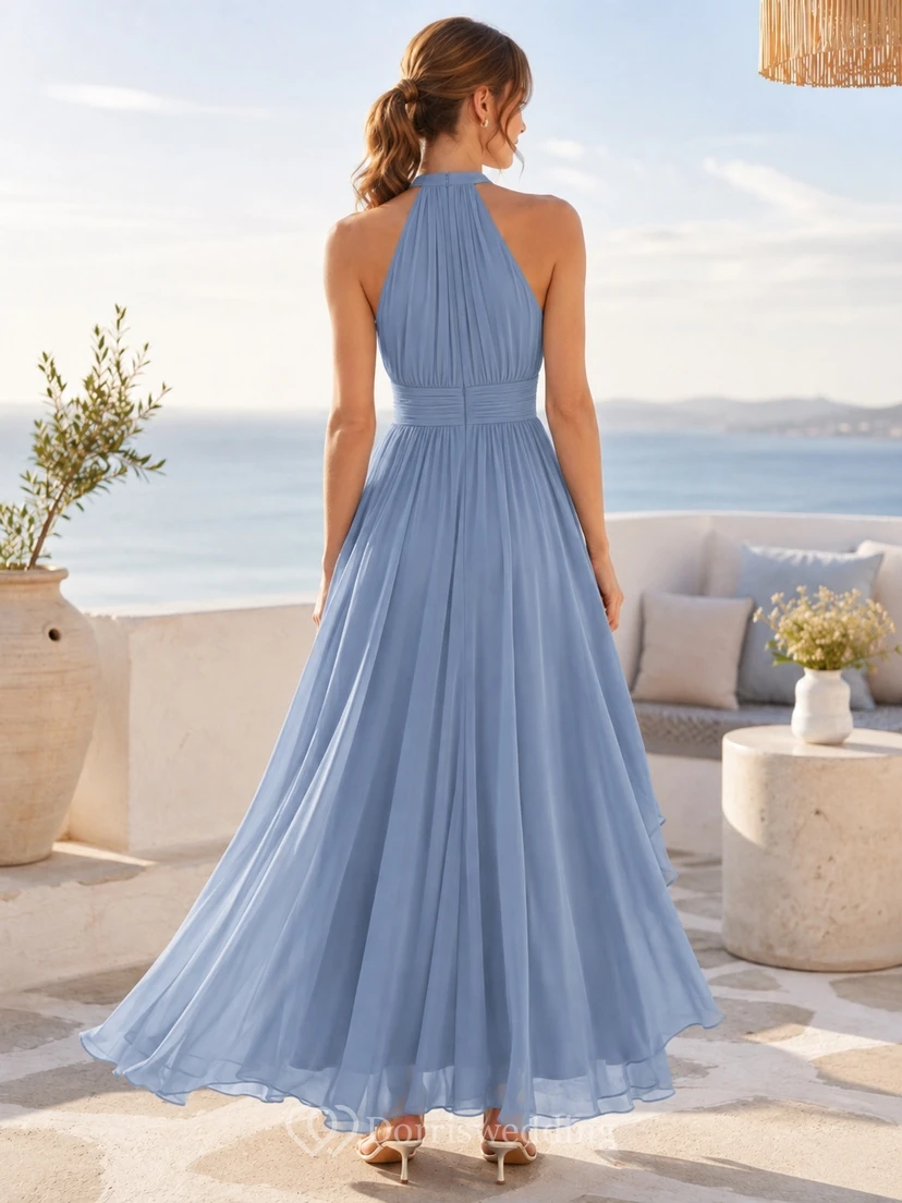 Romantisches, nebelblaues, halterloses, plissiertes Chiffon-Brautjungfernkleid in A-Linie, bodenlang view 2
