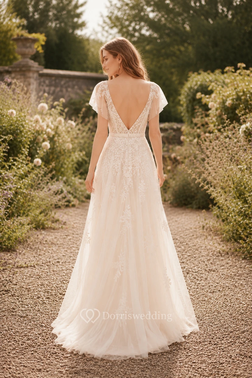 Robe de mariée ivoire en tulle, col V, manches papillon, coupe trapèze, col en V view 2