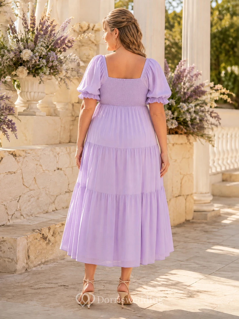 Vestido de maternidad romántico color lavanda con escote cuadrado, mangas abullonadas y falda escalonada de gasa hasta los tobillos. view 2