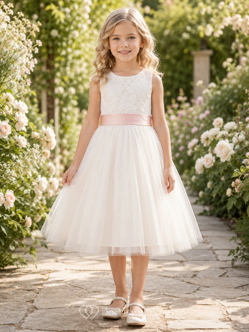 Robe élégante de demoiselle d'honneur, coupe trapèze, en tulle et dentelle, col rond, sans manches, ceinture, longueur thé.