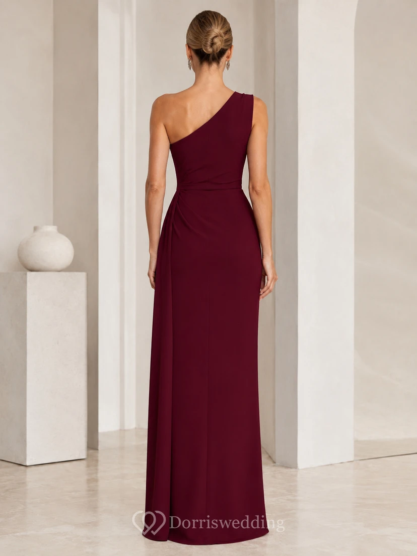 Bordeauxrotes, schulterfreies Crêpe-Abendkleid im Säulenstil view 2