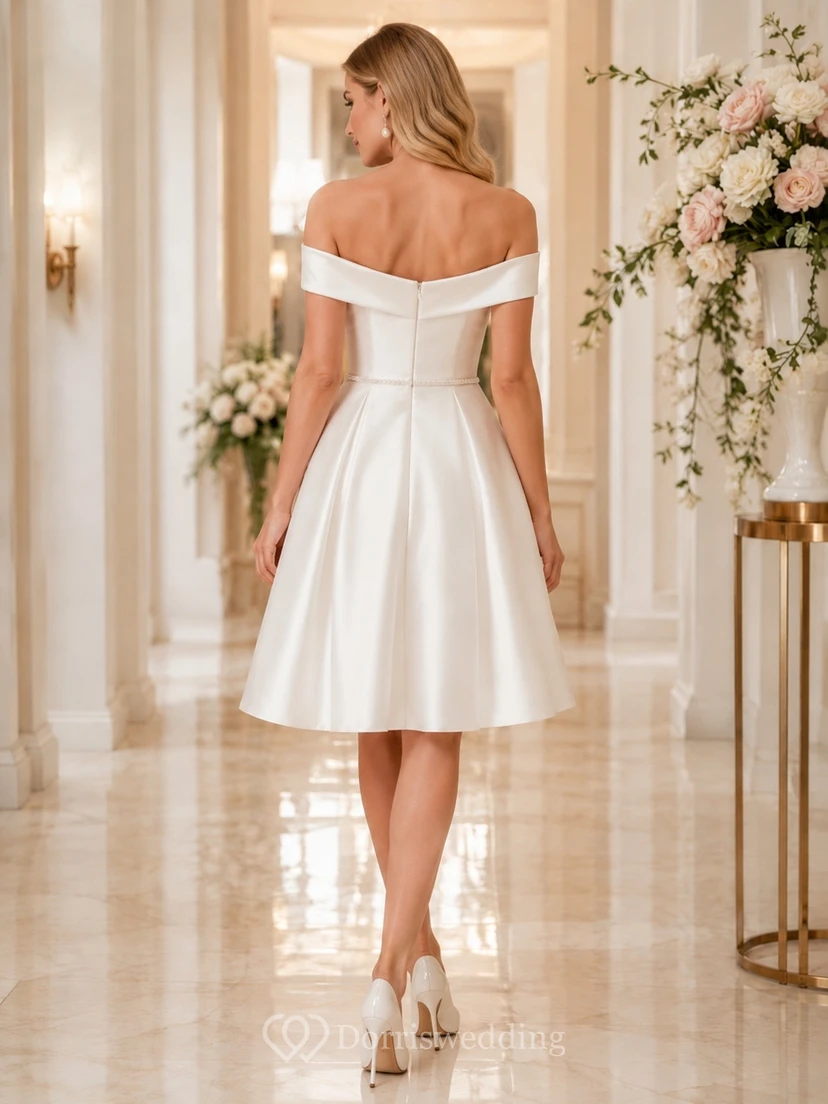 Kurzes, schlichtes schulterfreies Braut-Cocktailkleid aus Satin in A-Linie view 2