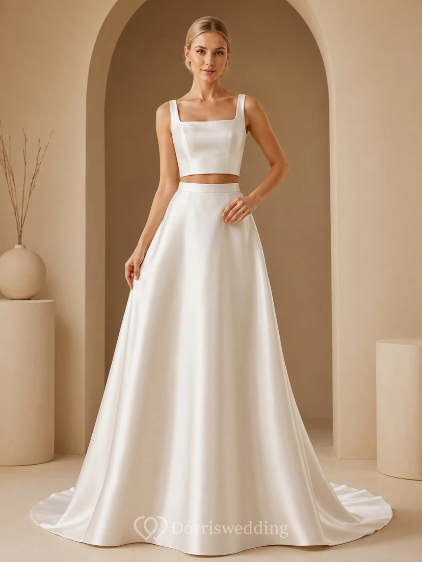 Robe de mariée deux pièces en satin, col carré, coupe trapèze et traîne