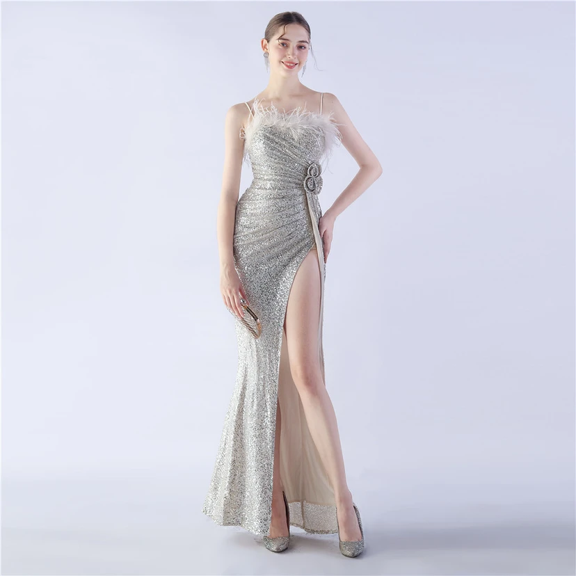 Vestido de noche de alta gama para bodas, con flores y detalles de plumas de avestruz. view 41
