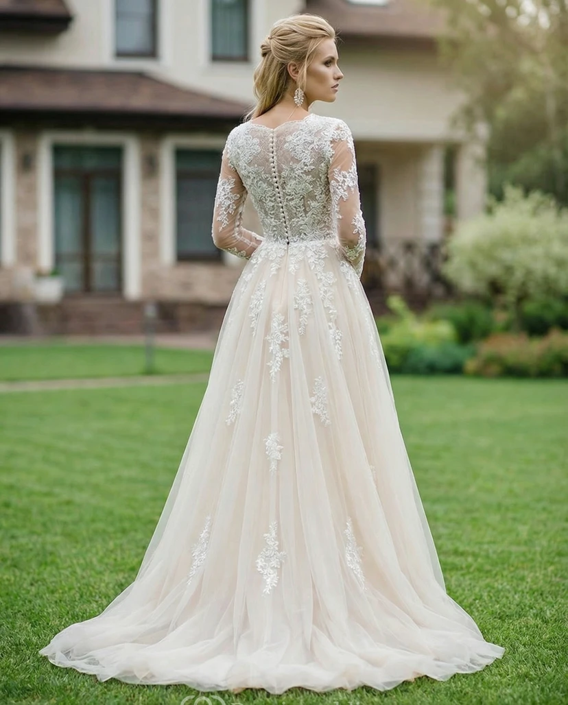 Robe de mariée trapèze à manches longues et applications de dentelle view 2
